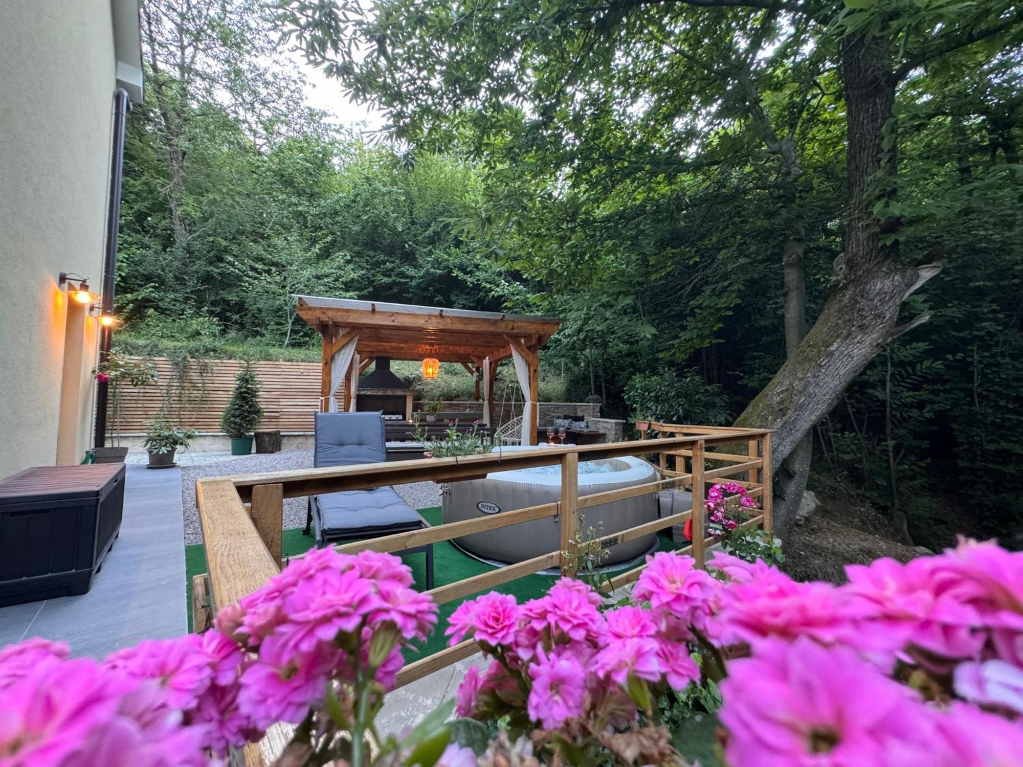 Apartment With A Terrace Forest Home Lullula Veprinac Zewnętrze zdjęcie